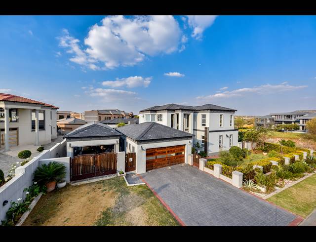 5 BEDROOM GOLF ESTATE FOR SALE IN BLUE VALLEY GOLF ESTATE